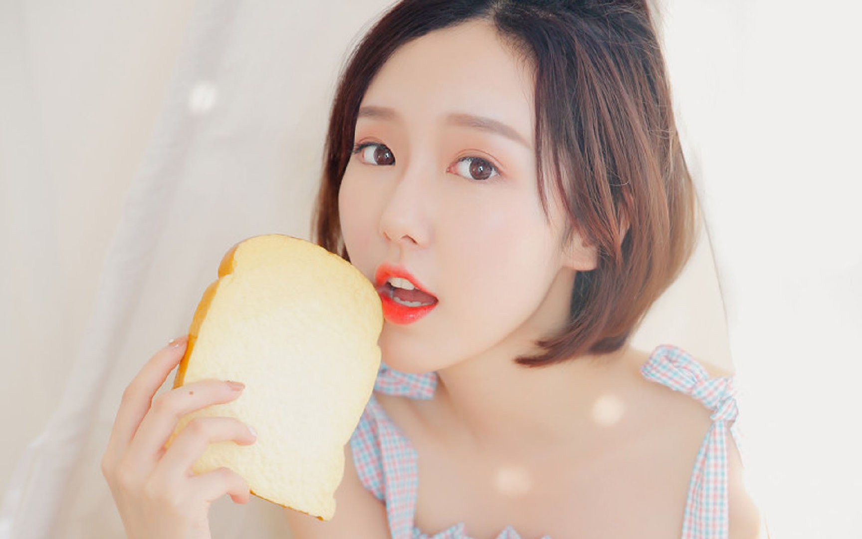 备受瞩目!国内足球争夺激烈前进,近期国内足球比赛