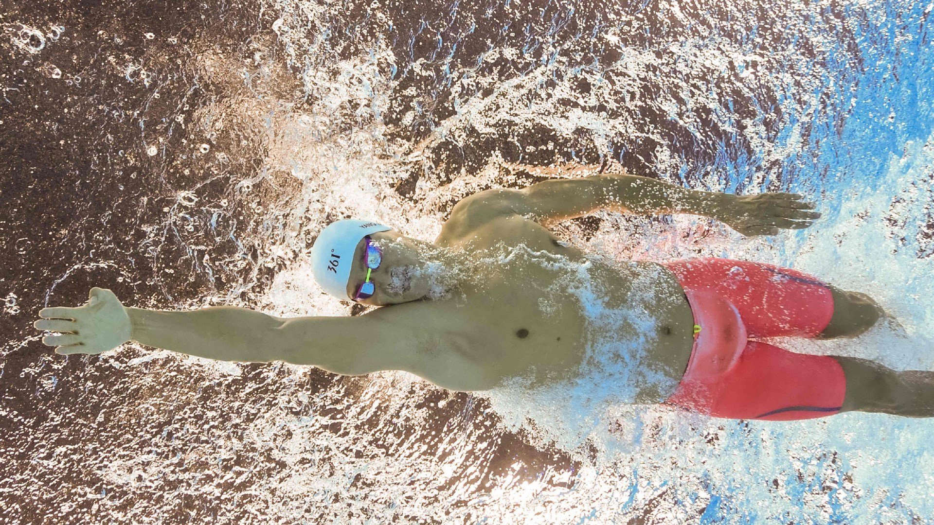 促进足球全民参与,举办“全民足球日”大型活动,全民足球游戏